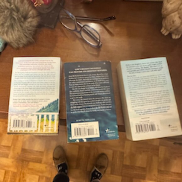 Set of 3 Robyn Carr books - Picture 2 of 2